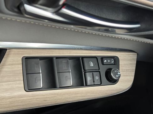 Used 2022 Toyota Venza XLE image 17