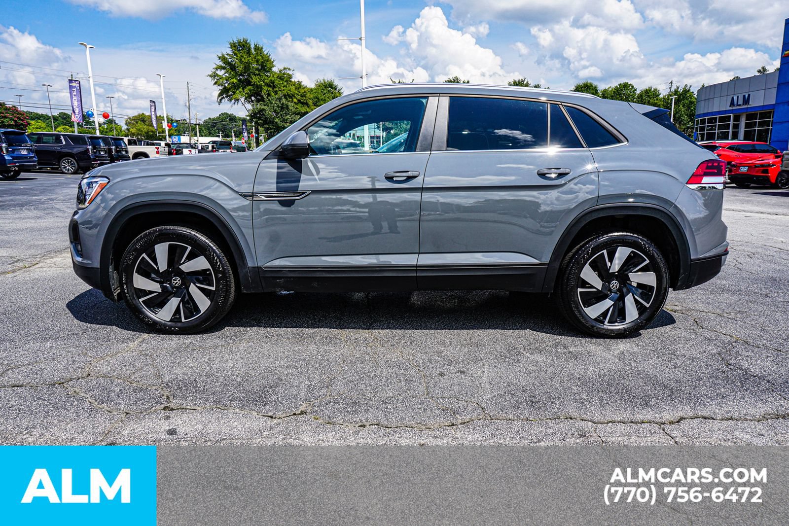 Used 2026 Volkswagen Atlas Cross Sport SE FWD image 9
