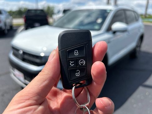 Used 2024 Volkswagen Taos SE w/ MDO Package FWD image 43