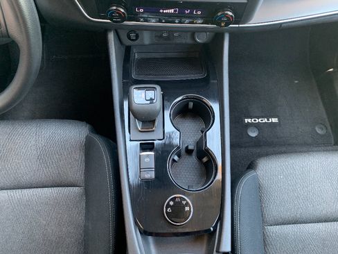 Used 2024 Nissan Rogue SV AWD/4WD image 17