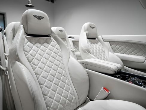 Used 2017 Bentley Continental GT image 35