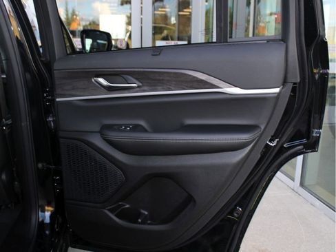 New 2025 Jeep Grand Cherokee Limited w/ Luxury Tech Group II image 31