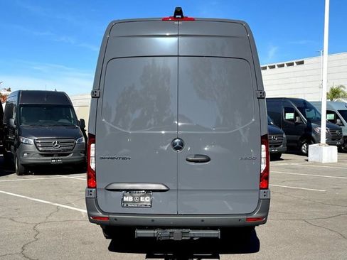 Used 2025 Mercedes-Benz Sprinter 2500 image 21
