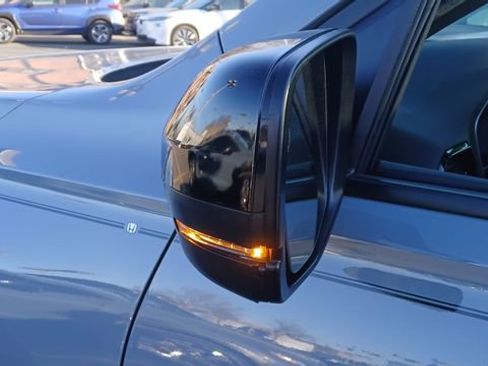 Used 2025 Honda Pilot Black Edition image 29