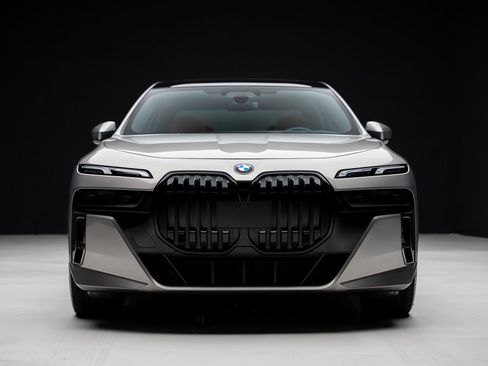Used 2023 BMW 740i RWD image 8