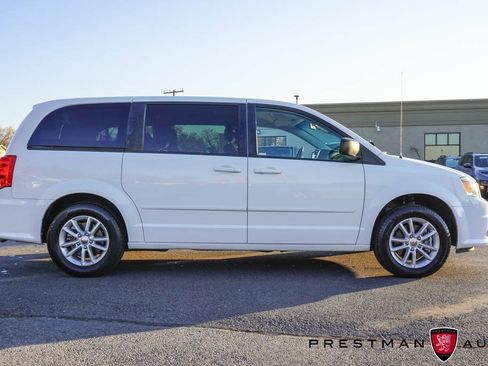 Used 2017 Dodge Grand Caravan SE image 12