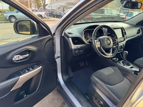 Used 2017 Jeep Cherokee Latitude w/ Comfort & Sound Group image 8