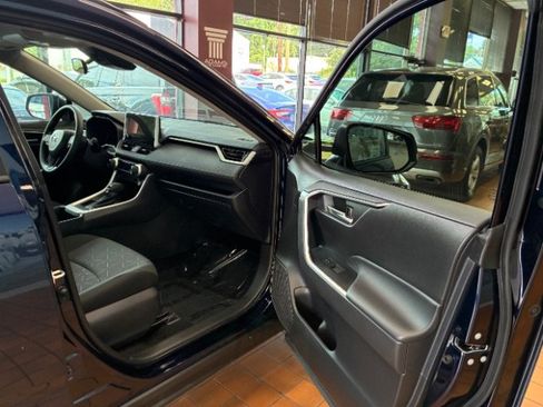Used 2025 Toyota RAV4 XLE w/ Convenience Package FWD image 32