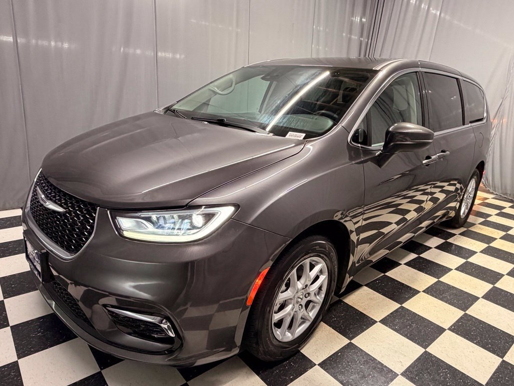 Used 2023 Chrysler Pacifica Touring-L FWD image 1