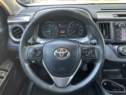 Used 2018 Toyota RAV4 LE FWD image 15