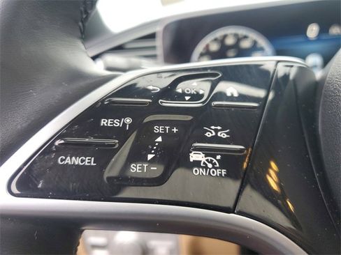 Used 2025 Mercedes-Benz GLE 450e 4MATIC image 27