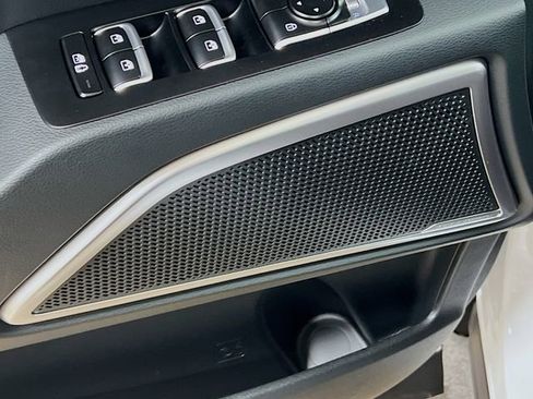 New 2025 Kia Telluride S image 19