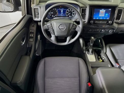Used 2024 Nissan Frontier SV image 18