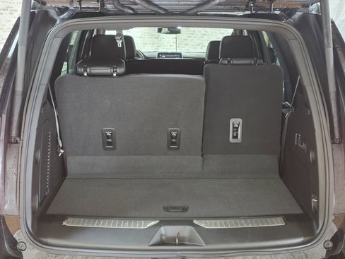 Used 2023 Chevrolet Tahoe Z71 w/ Luxury Package image 19