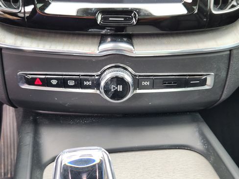 Used 2025 Volvo XC60 B5 Ultra w/ Protection Package Premier AWD/4WD image 21