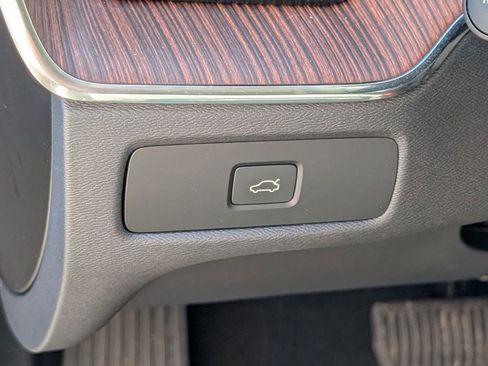 Used 2023 Volvo XC60 B6 Ultimate w/ Climate Package image 41