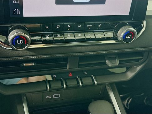 New 2025 Chevrolet Colorado LT w/ LT Convenience Package image 11