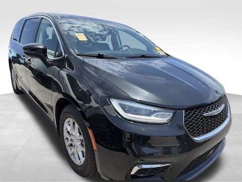 Used 2023 Chrysler Pacifica Touring-L FWD image 27
