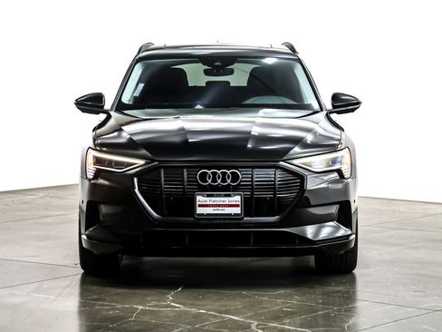Used 2022 Audi e-tron Premium w/ Convenience Plus Package image 4