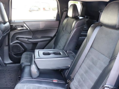 Used 2024 Mitsubishi Outlander AWD image 24
