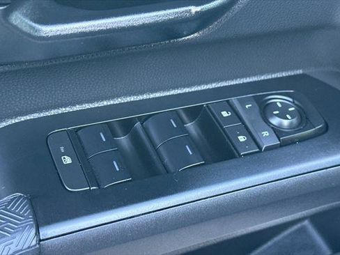 Certified 2025 Toyota Tacoma SR5 AWD/4WD image 13