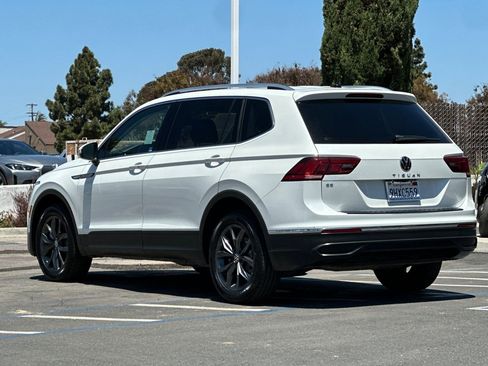 Used 2023 Volkswagen Tiguan SE w/ Panoramic Sunroof Package FWD image 7