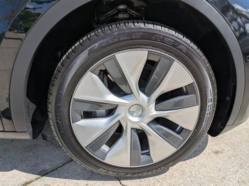 Used 2021 Tesla Model Y 2WD image 10