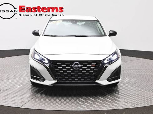 Used 2025 Nissan Altima 2.5 SR AWD/4WD image 2
