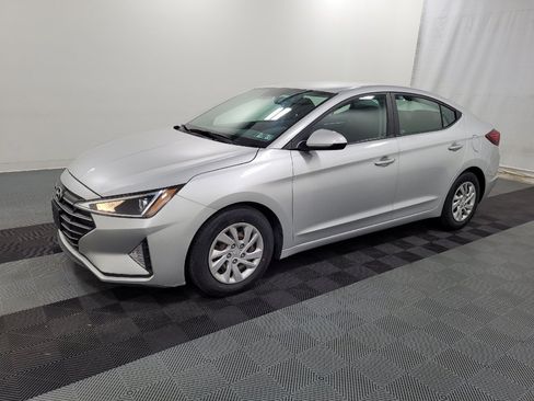 Used 2020 Hyundai Elantra SE w/ Cargo Package (C1) FWD image 2