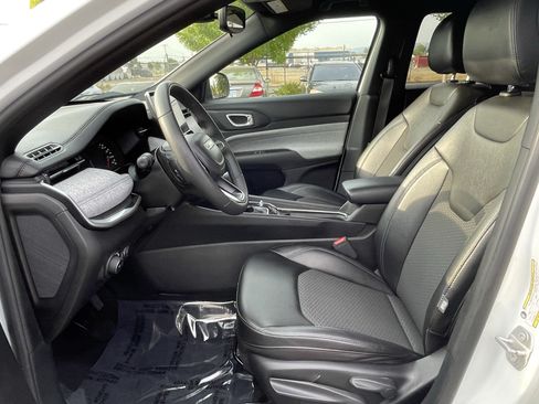 Used 2024 Jeep Compass Latitude AWD/4WD image 11