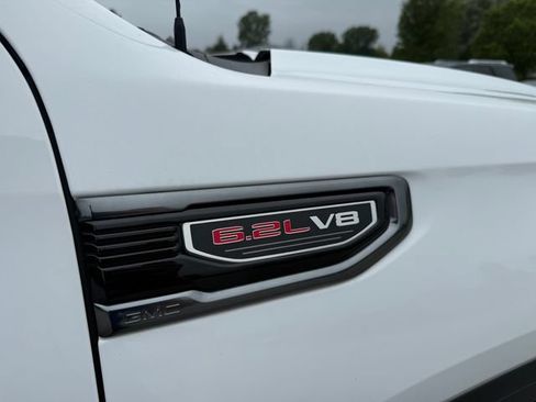 Used 2022 GMC Sierra 1500 AT4 w/ AT4 Preferred Package AWD/4WD image 9