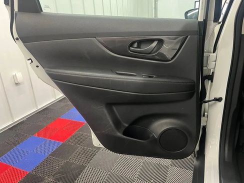 Used 2019 Nissan Rogue S AWD/4WD image 17