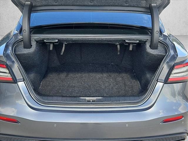 Used 2023 Nissan Maxima SR w/ Sport Mat Group FWD image 6