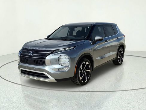 Used 2022 Mitsubishi Outlander SE AWD/4WD image 1