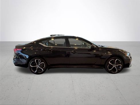 Used 2024 Nissan Altima 2.5 SR FWD image 6