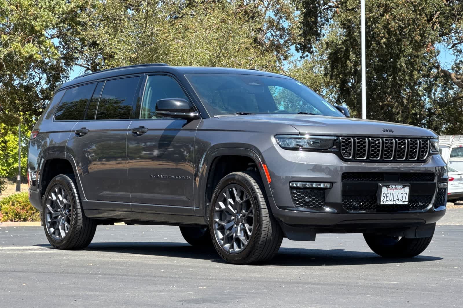 Used 2023 Jeep Grand Cherokee L Summit AWD/4WD image 9