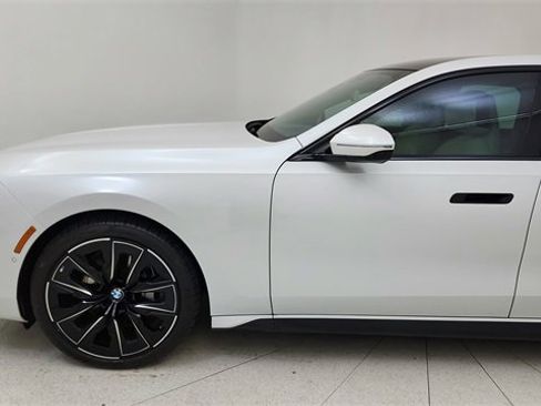 Used 2025 BMW 740i xDrive 740i xDrive image 9