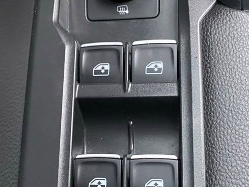 Used 2020 Volkswagen Tiguan SE w/ Panoramic Sunroof Package image 25