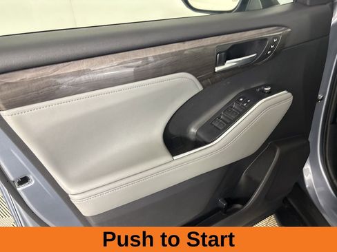 Used 2024 Toyota Highlander Platinum image 8