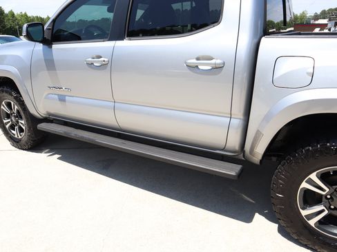 Used 2018 Toyota Tacoma TRD Sport image 29