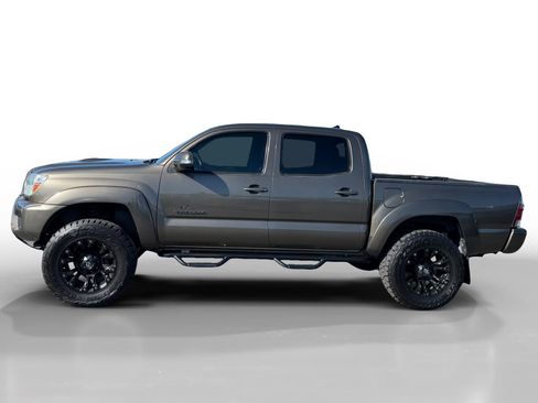 Used 2015 Toyota Tacoma 4x4 Double Cab w/ TRD Sport Package image 2