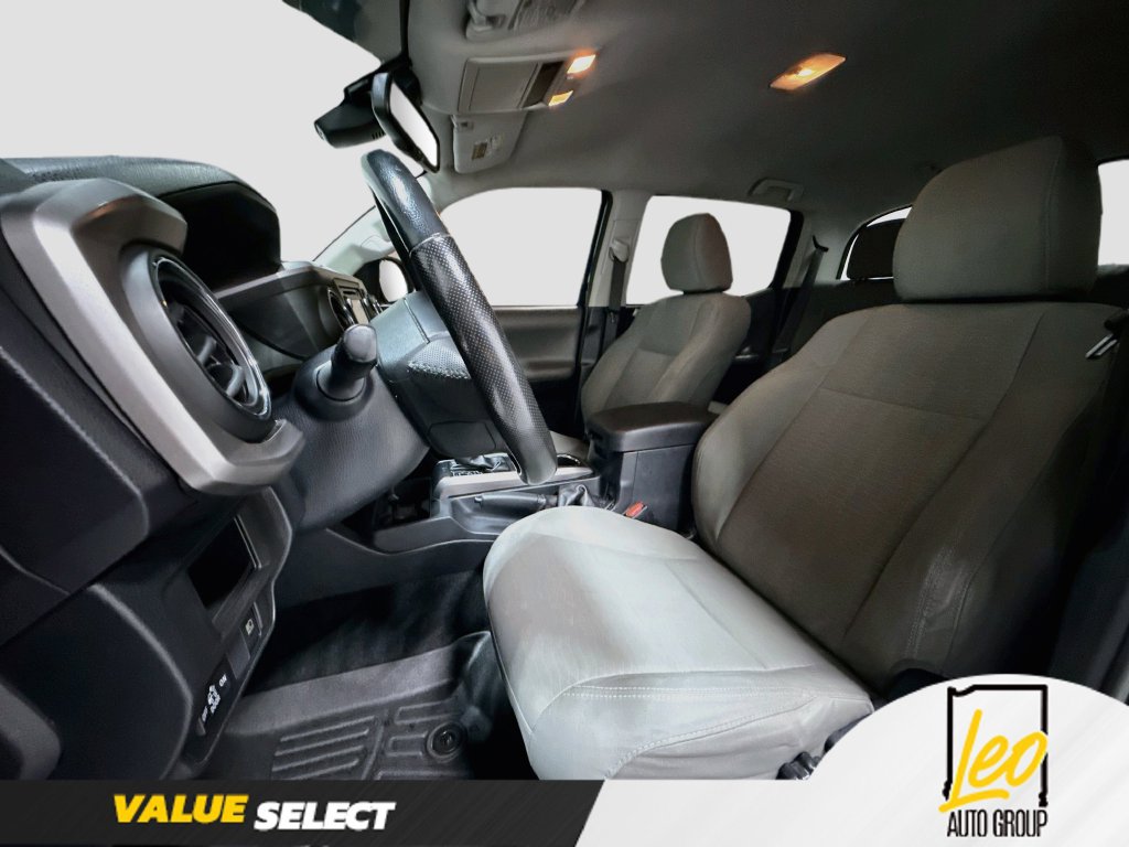 Used 2019 Toyota Tacoma SR5 AWD/4WD image 21