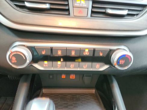 Used 2023 Nissan Altima 2.5 SV w/ SV Premium Package FWD image 29