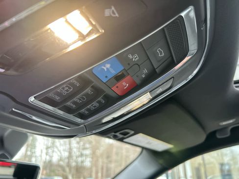 Used 2024 Jeep Grand Cherokee Limited w/ Luxury Tech Group II image 29