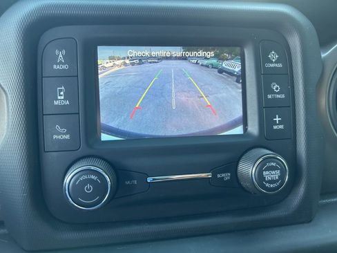 Used 2018 Jeep Wrangler Sport image 14