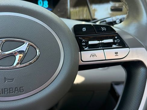 Used 2022 Hyundai Elantra SEL w/ Convenience + Premium Package FWD image 17