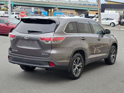 Used 2016 Toyota Highlander XLE AWD/4WD image 7