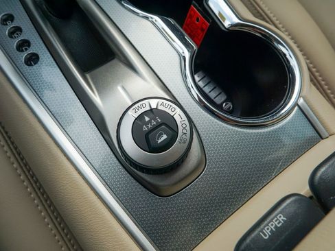 Used 2019 Nissan Pathfinder SL image 33