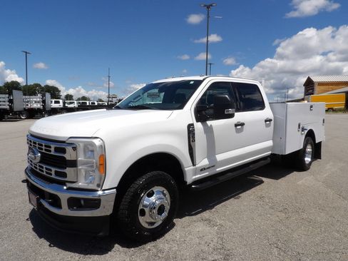 Used 2023 Ford F350 XLT w/ FX4 Off-Road Package AWD/4WD image 3