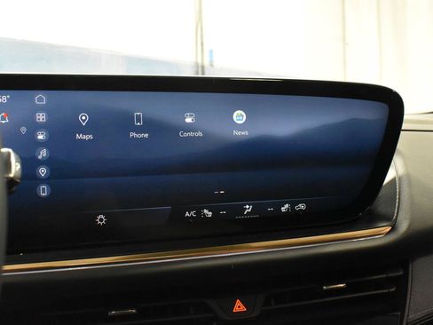 Used 2024 Buick Envision Avenir AWD/4WD image 18